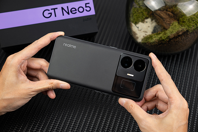真我GT Neo6發(fā)布：有點(diǎn)自信的定價(jià)，有點(diǎn)將就的升級(jí)