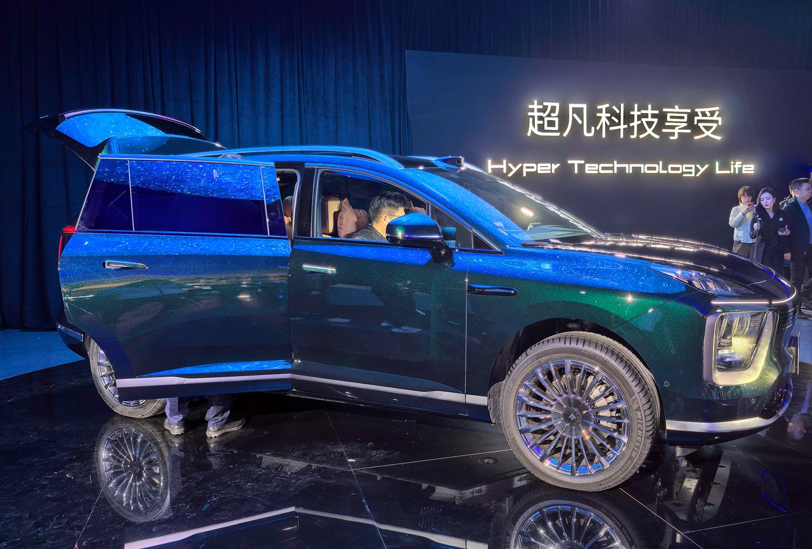 廣汽昊鉑HL起售價27.98萬元起：家庭智能新豪華SUV，首發(fā)暗夜之瞳