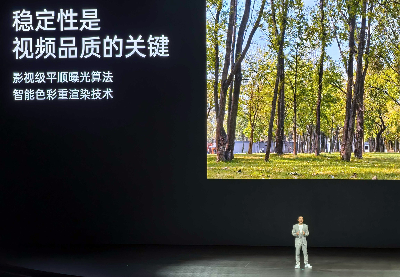 OPPO Find X8 Ultra發(fā)布：劉作虎喊話友商，超大杯哪家強(qiáng)？
