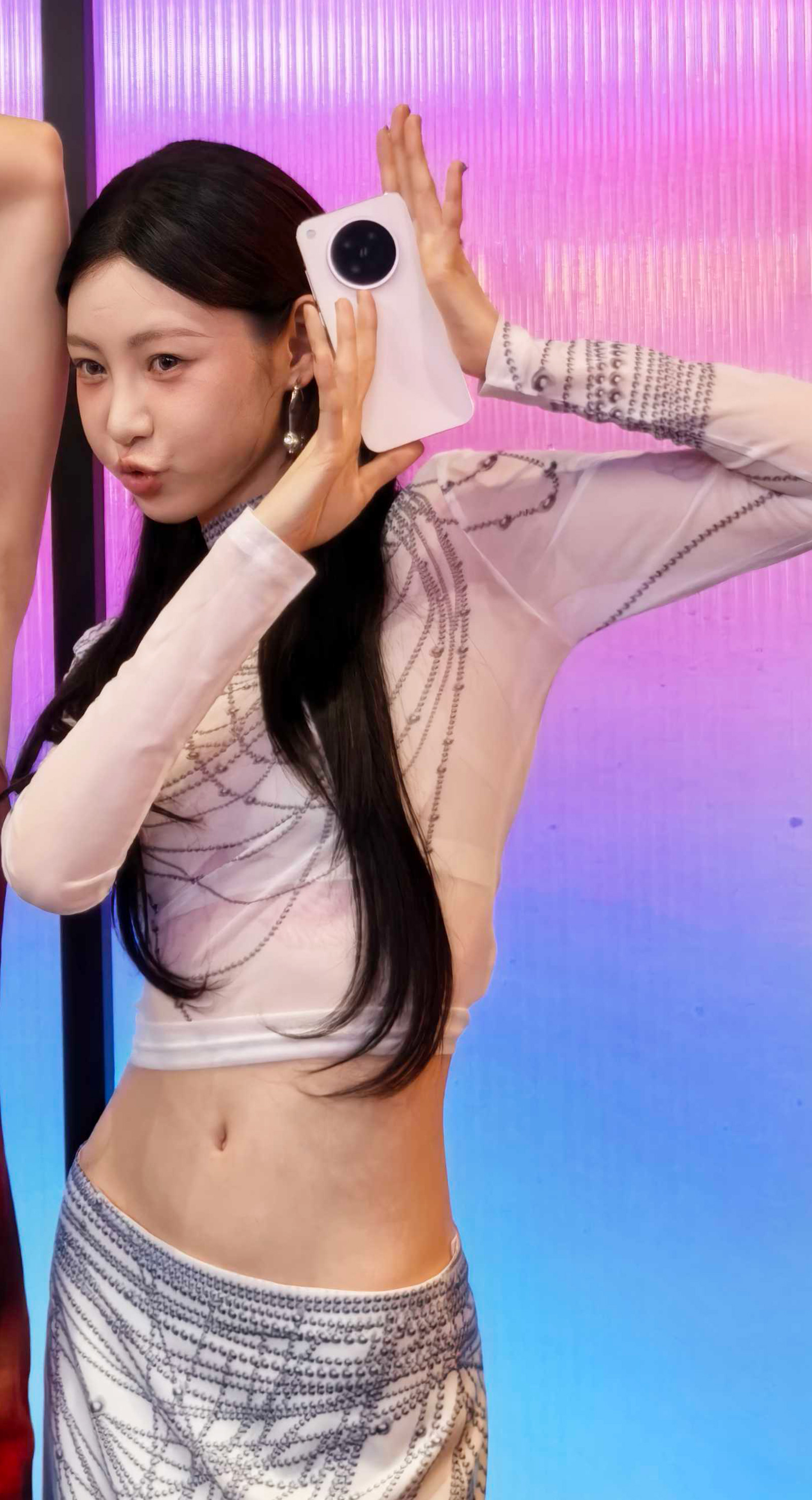 OPPO Find X8 Ultra發(fā)布：劉作虎喊話友商，超大杯哪家強(qiáng)？